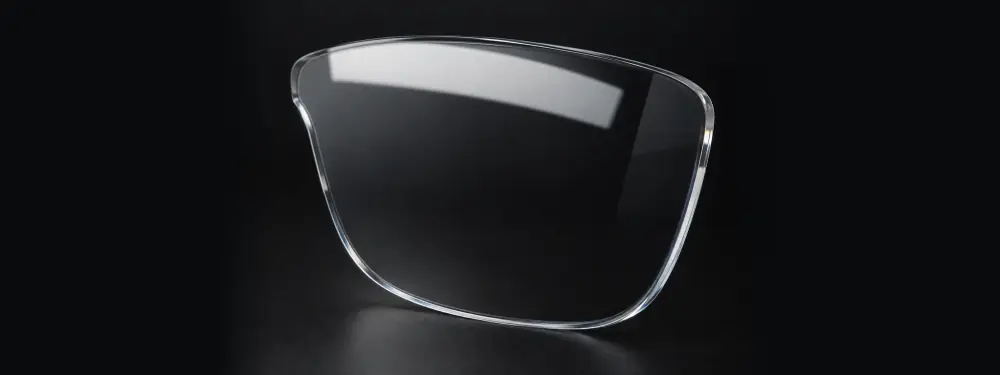 Lente transparente de policarbonato sem revestimentos adicionais e com reflexo de superfície visível
